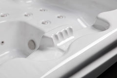 Sora - Designer 5-seater spa with lounge seats