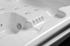 Sora - Designer 5-seater spa with lounge seats